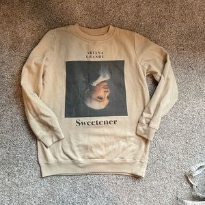 Ariana Grande sweatshirt women’s S